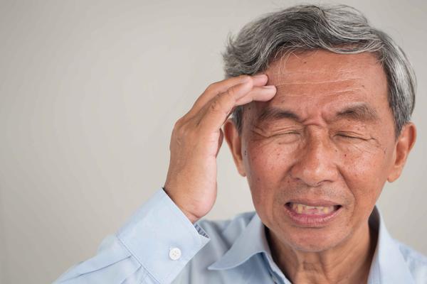 女生无缘无故头晕想吐是怎么回事,无缘无故头晕天旋地转恶心怎么办