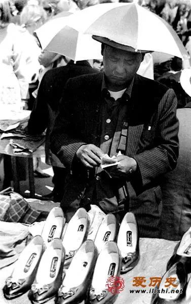 爸爸有个铁哥们，在北京，很有钱