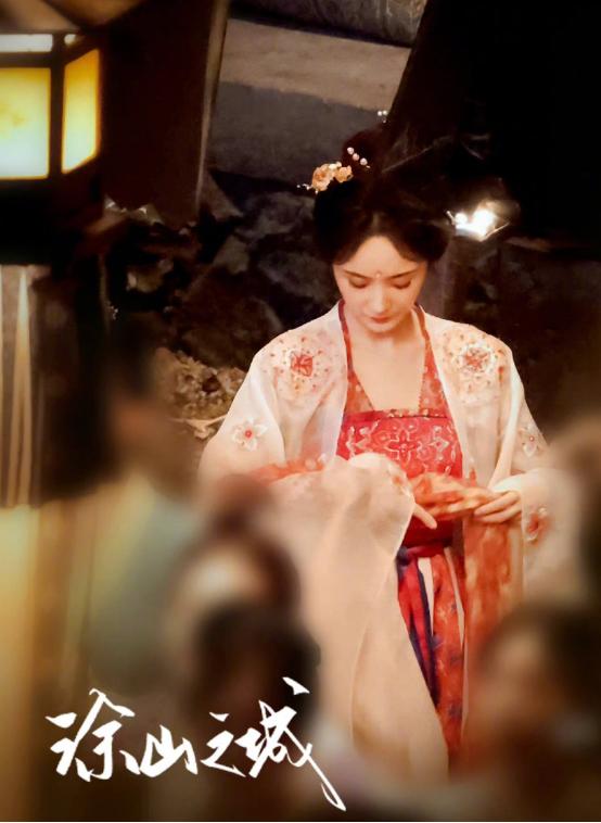 杨幂维密写真套图,杨幂维密内衣广告完整版gif