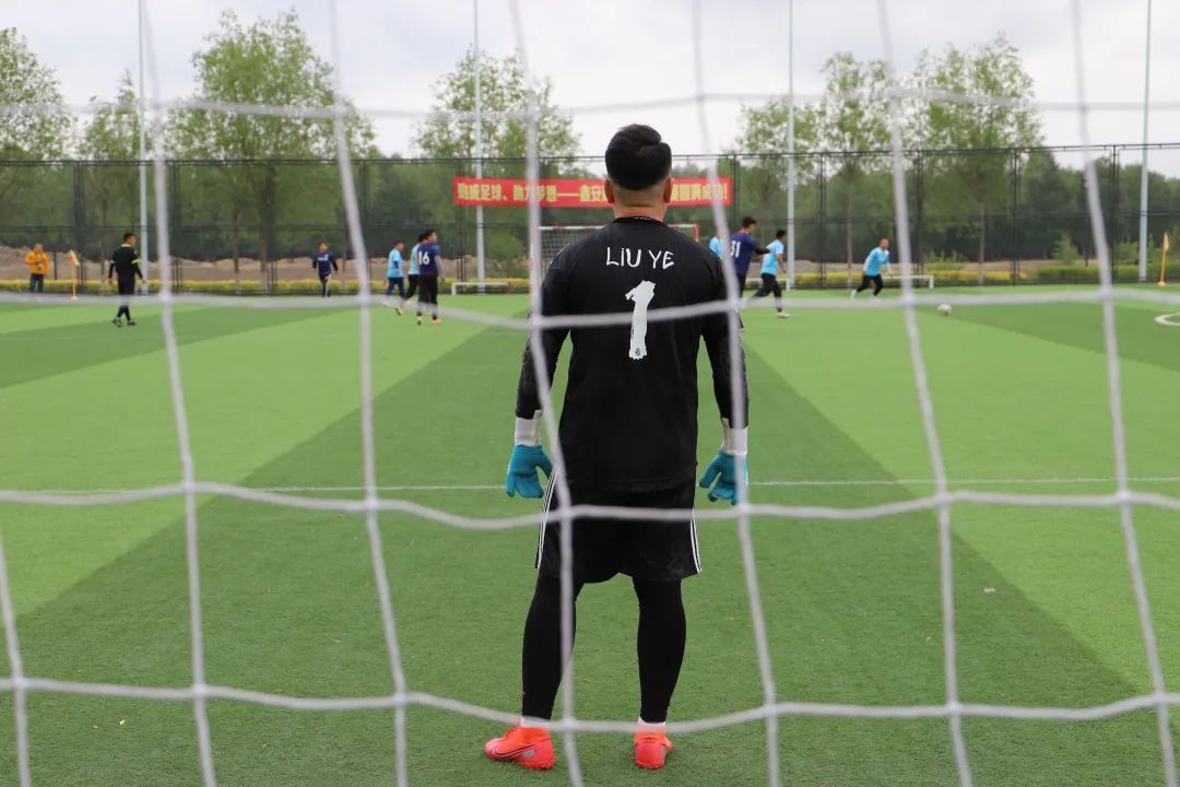 看看足球的魅力到底多强大,看看足球