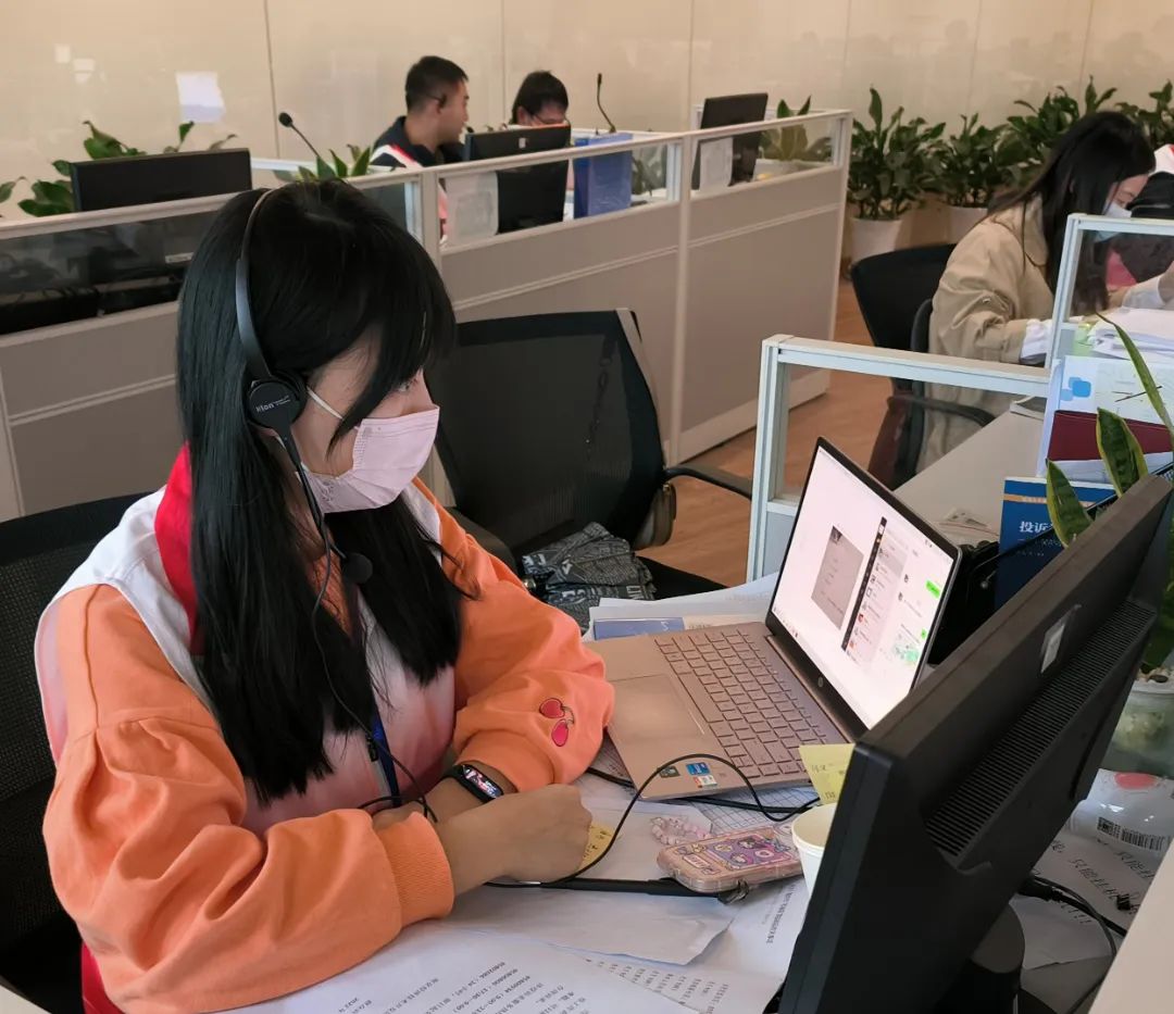 坚守战疫岗位的逆行先锋故事,抗疫中的志愿者故事