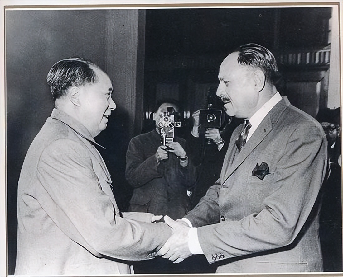 1968，巴基斯坦没钱修路，毛主席直接拨款5亿，如今才知真高明