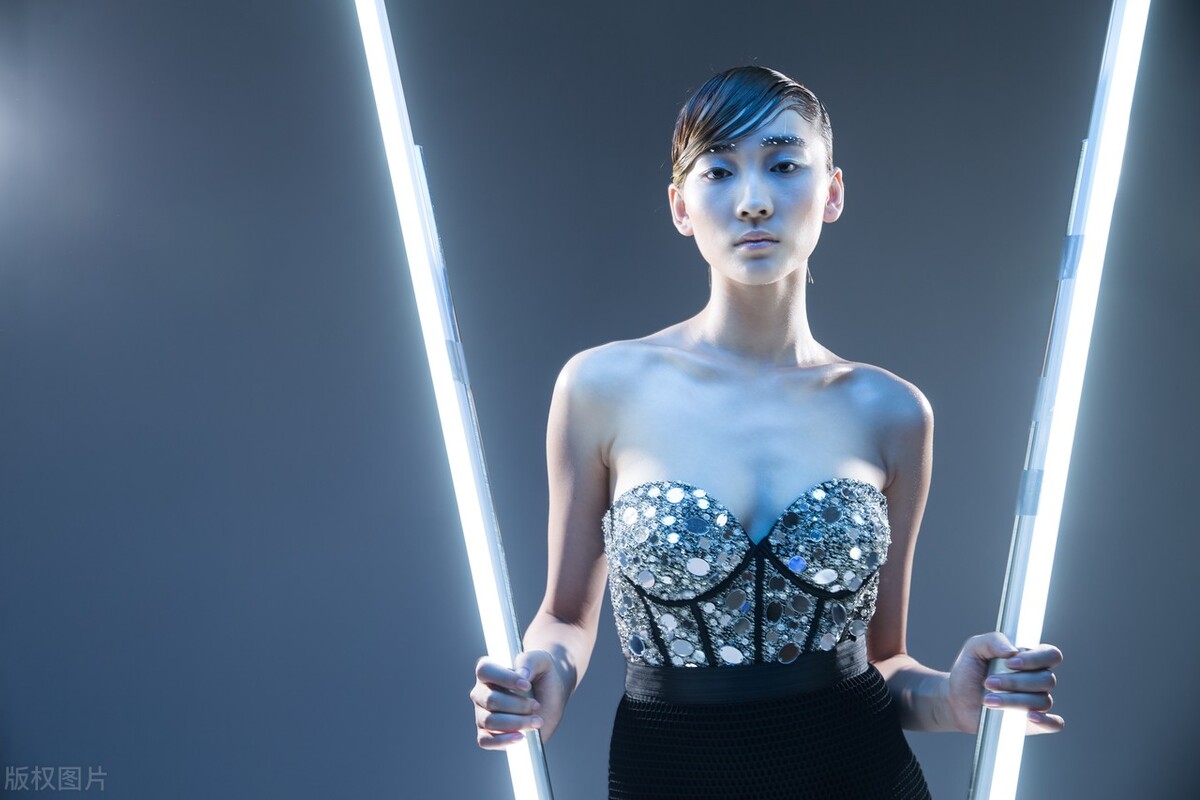 失忆多年后，他打开了时间胶囊，却发现里面空空如也！