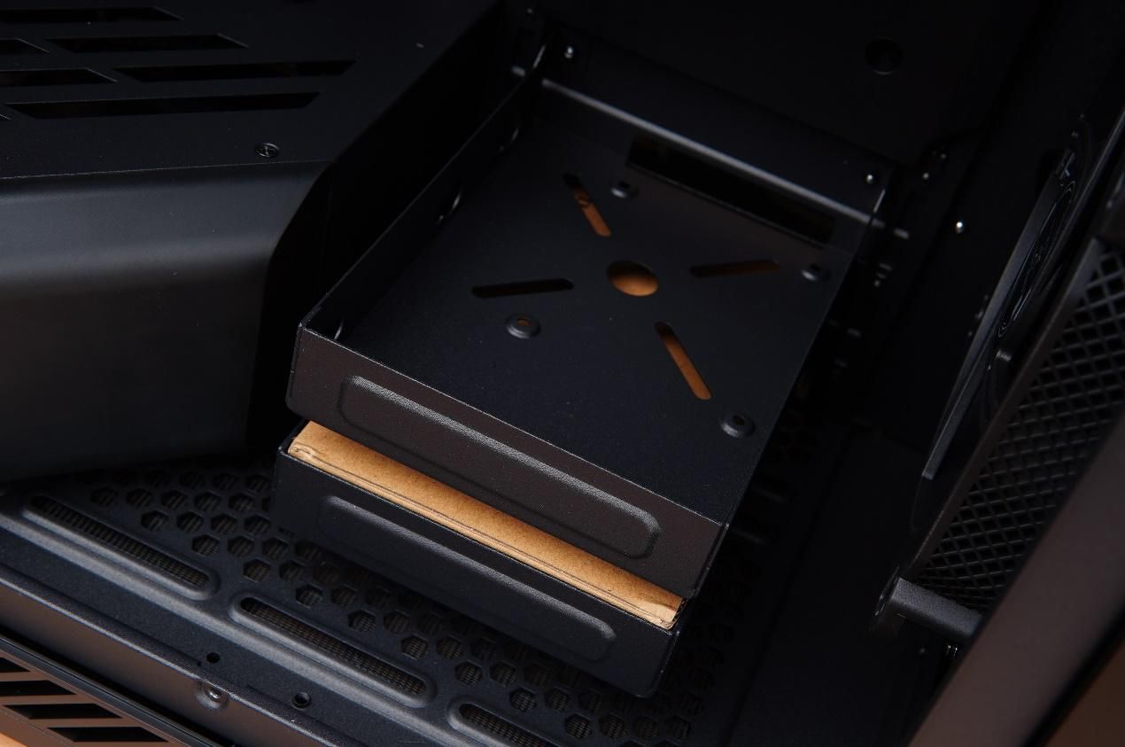 可以装多个硬盘的主机箱,带可插拔硬盘盒的主机