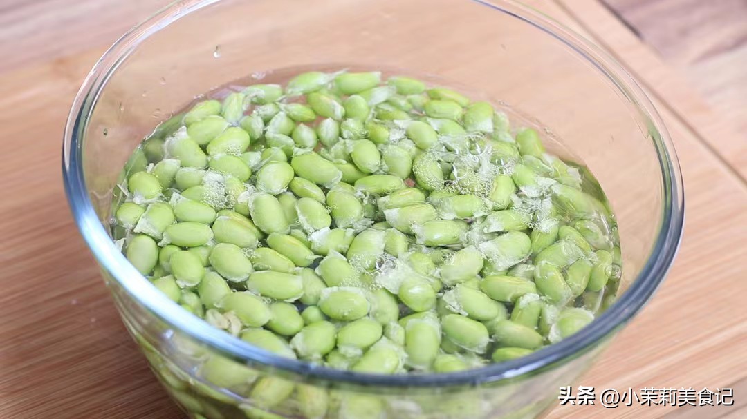 黑芝麻是不是高钙食物,补钙是白芝麻好还是牛奶好