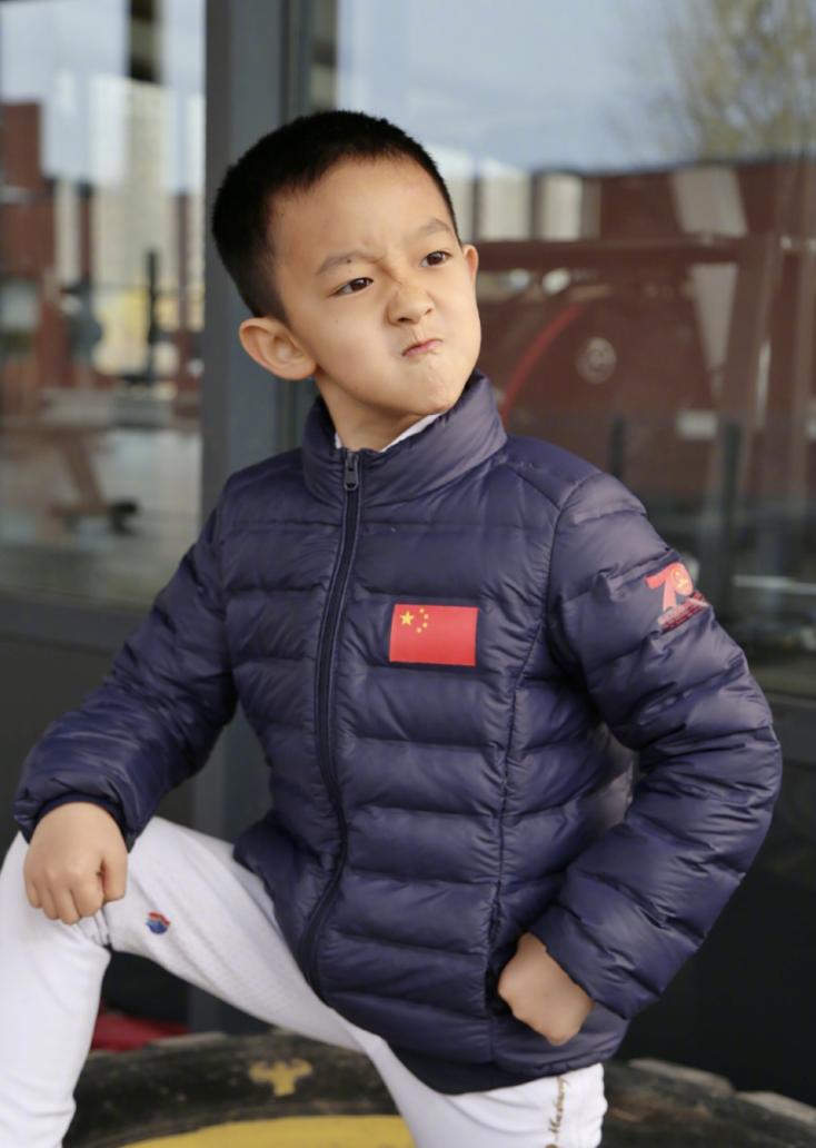 于谦和他的师傅同台谈论郭德纲,于谦假笑男孩