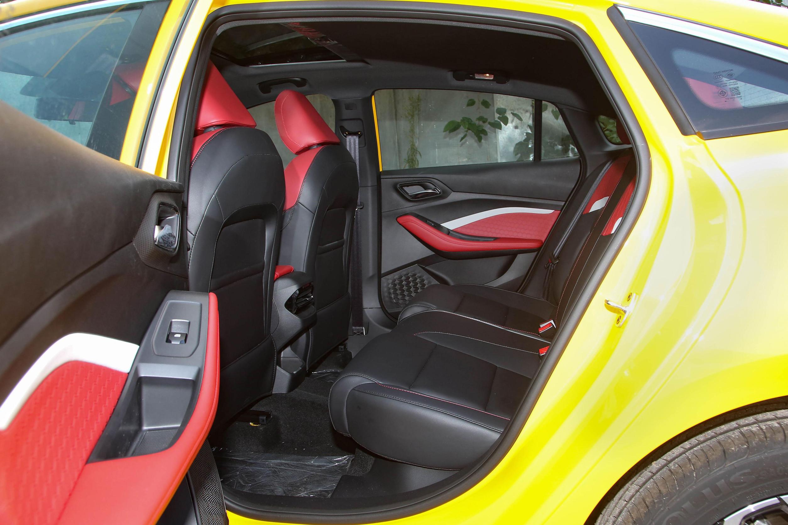 空间大10万元买这几款suv有面子,中型suv怎么选不妨先看看这款车