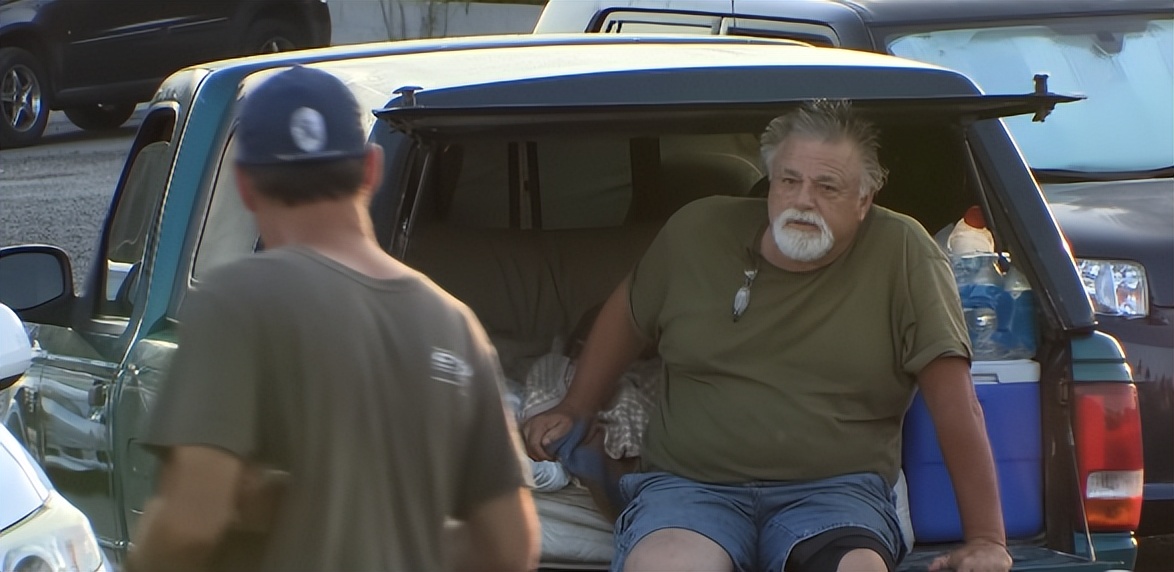 美国穷人真实居住生活视频,美国穷人农村每天真实生活视频