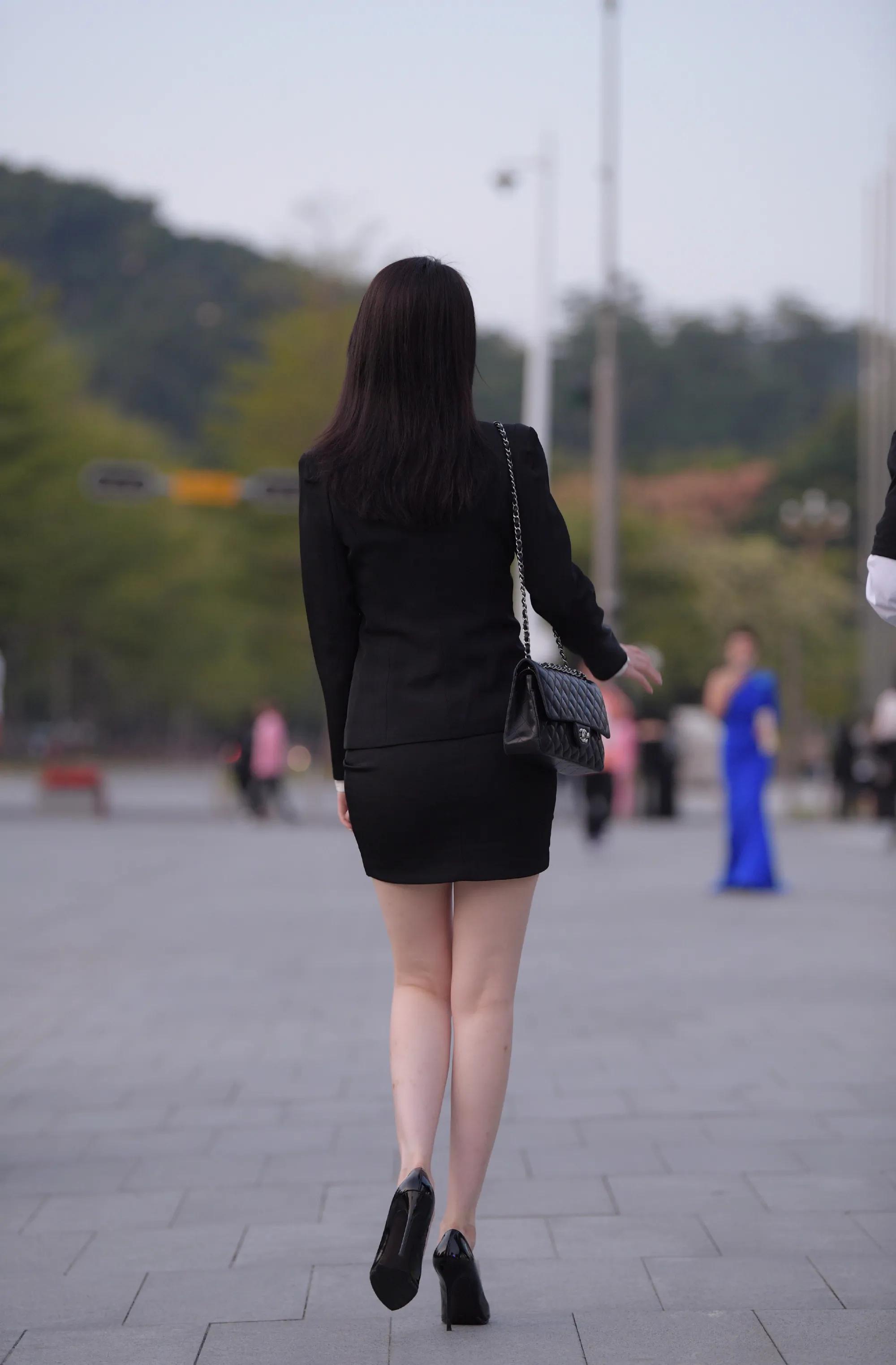 职业装女性套装怎么穿减龄,职业装女性时尚潮流高端