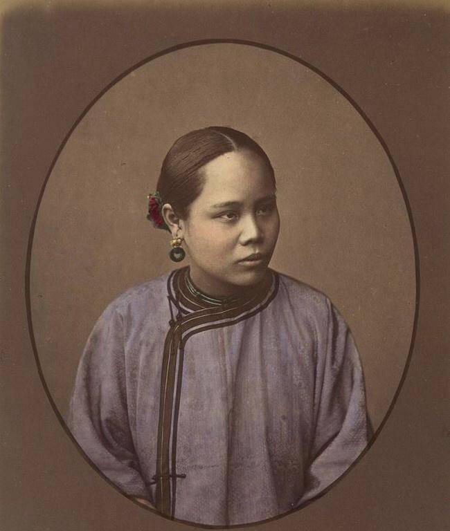 晚清残酷刑罚老照片：骑木驴游街的妇女，被当众千刀万剐的死刑犯