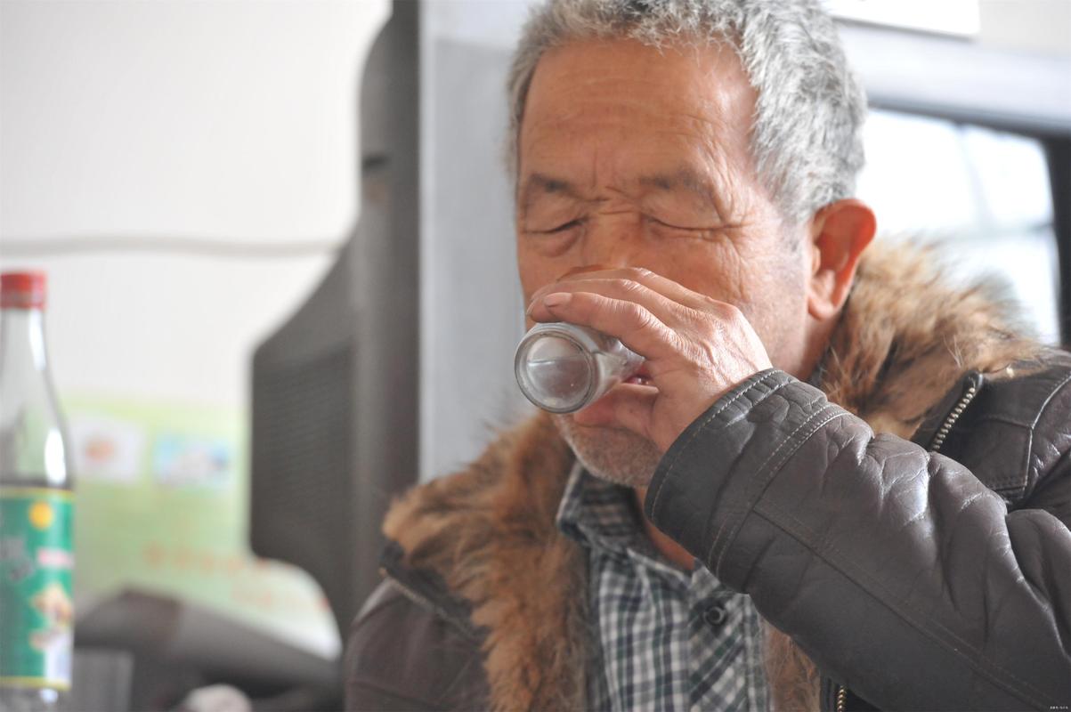 烟瘾和酒瘾的上瘾程度,烟瘾和酒瘾有什么表现