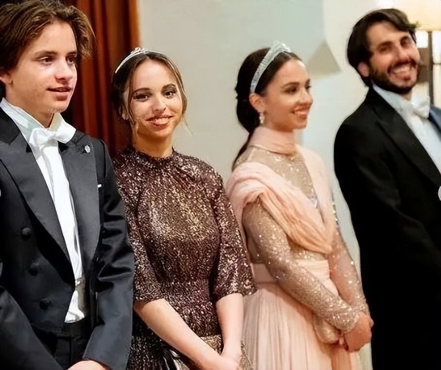 凯特王妃得到珠宝,凯特解锁女王珠宝