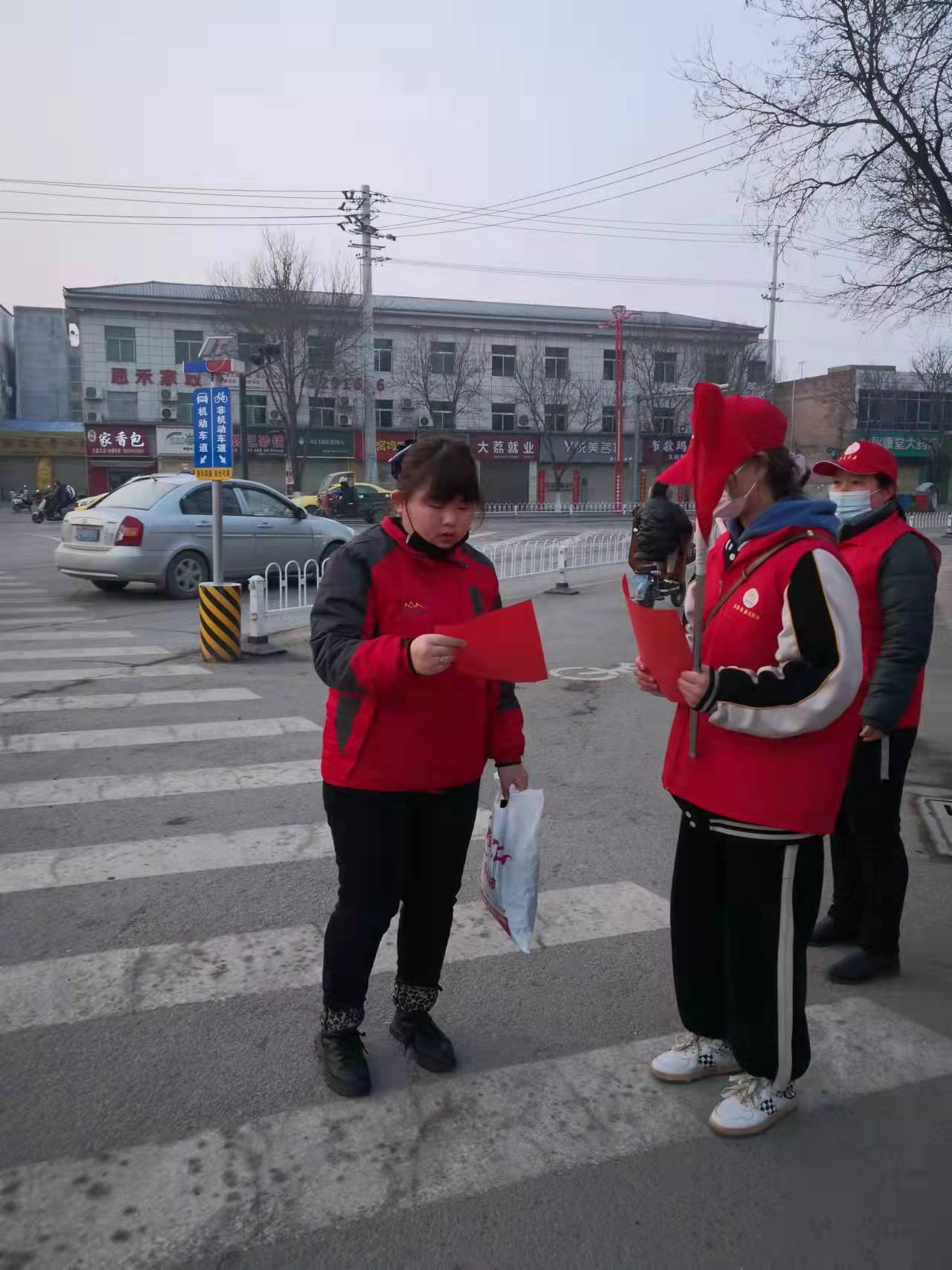 秦东考务中心大荔金龙驾校,大荔秦东考务中心接送车