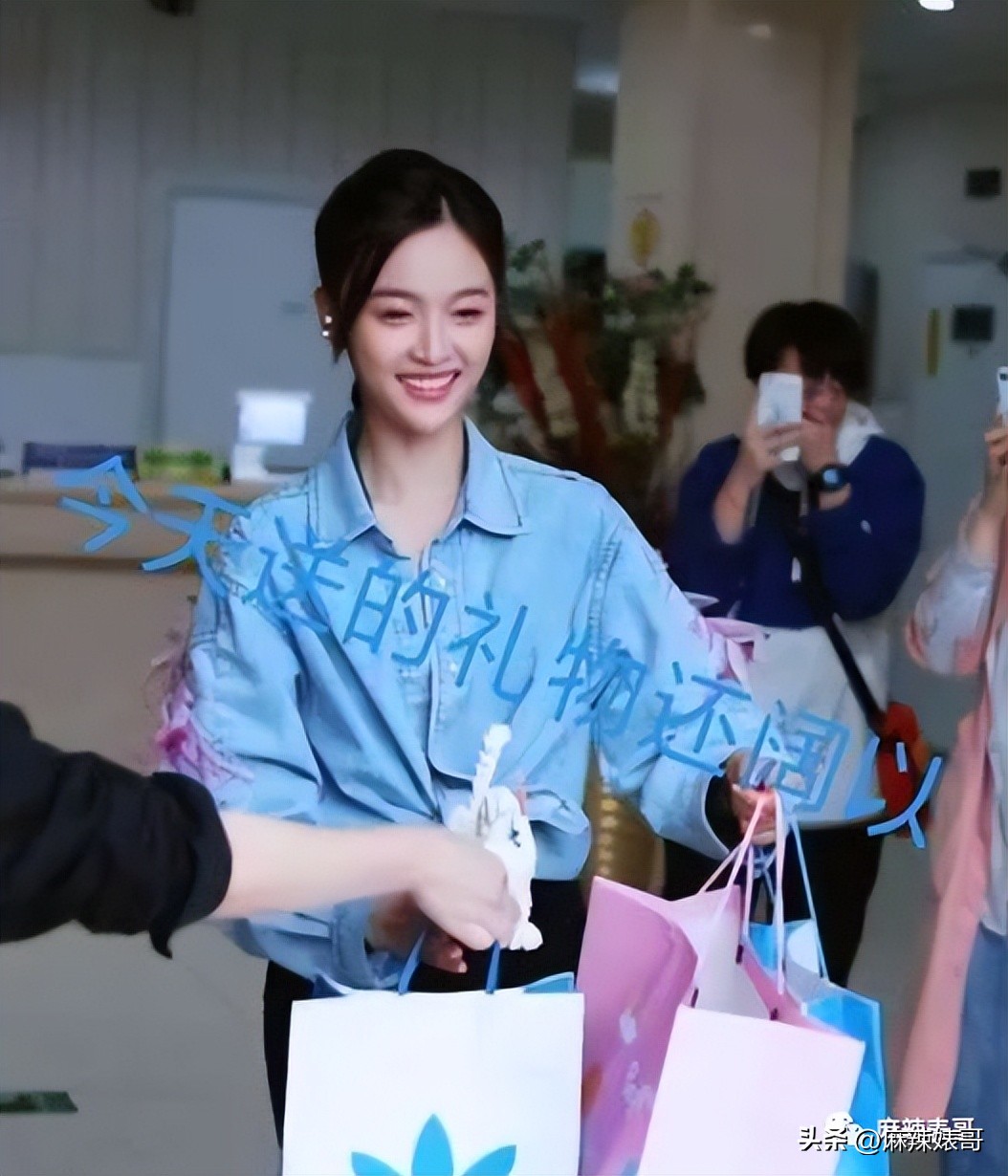 张元英不笑时啥样,张元英深藏不露