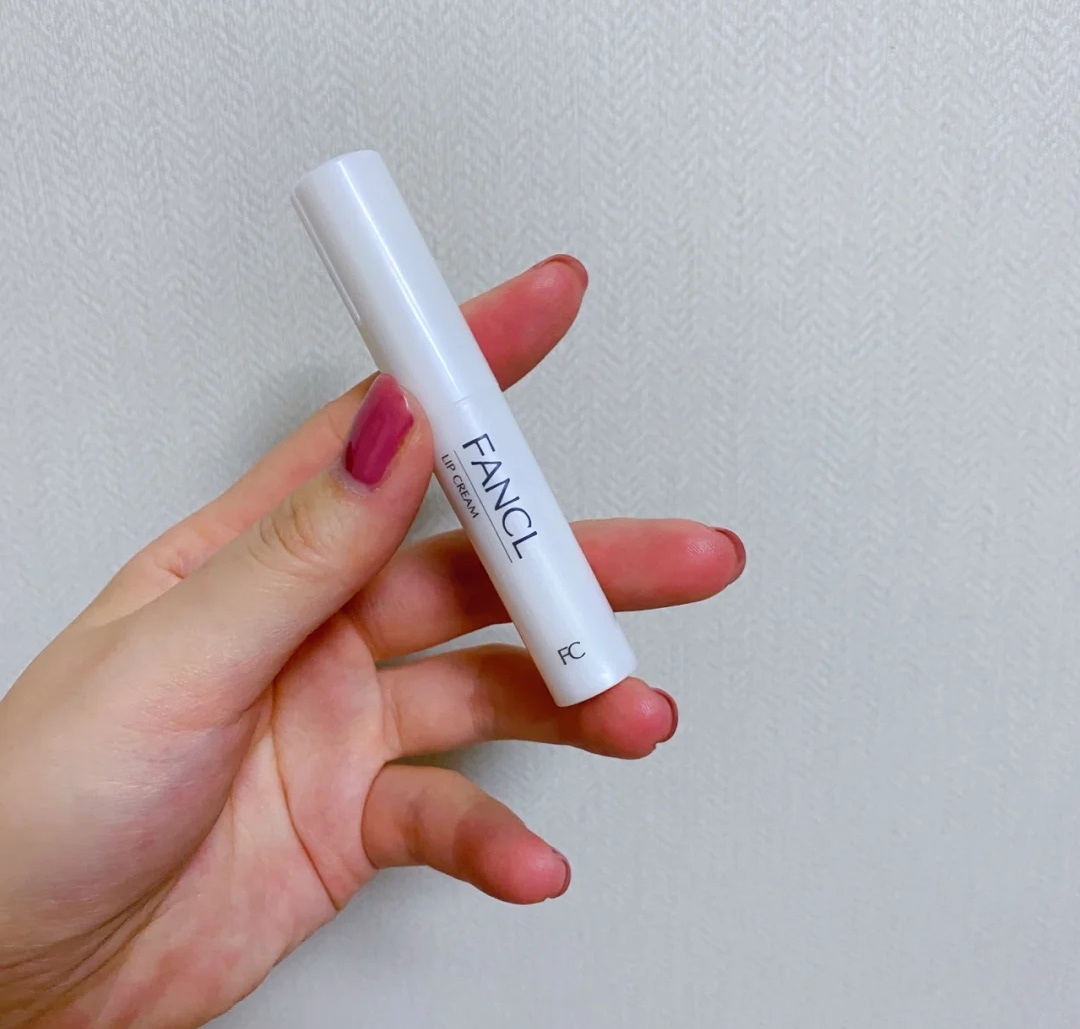 依泉唇膏哪个颜色好用,依泉蓝管唇膏测评