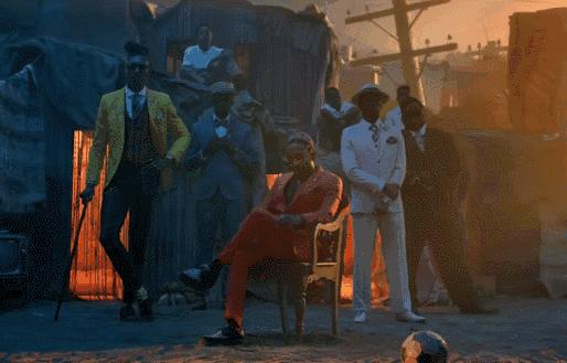 疯狂的非洲“高质量男”：为了一套衣服，不惜卖掉自己的房子