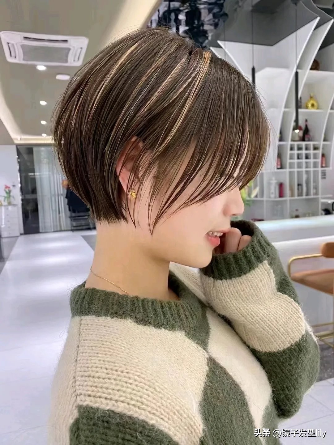 短发烫发女2021流行小卷发型减龄,2020年最火短发小卷花样多点的