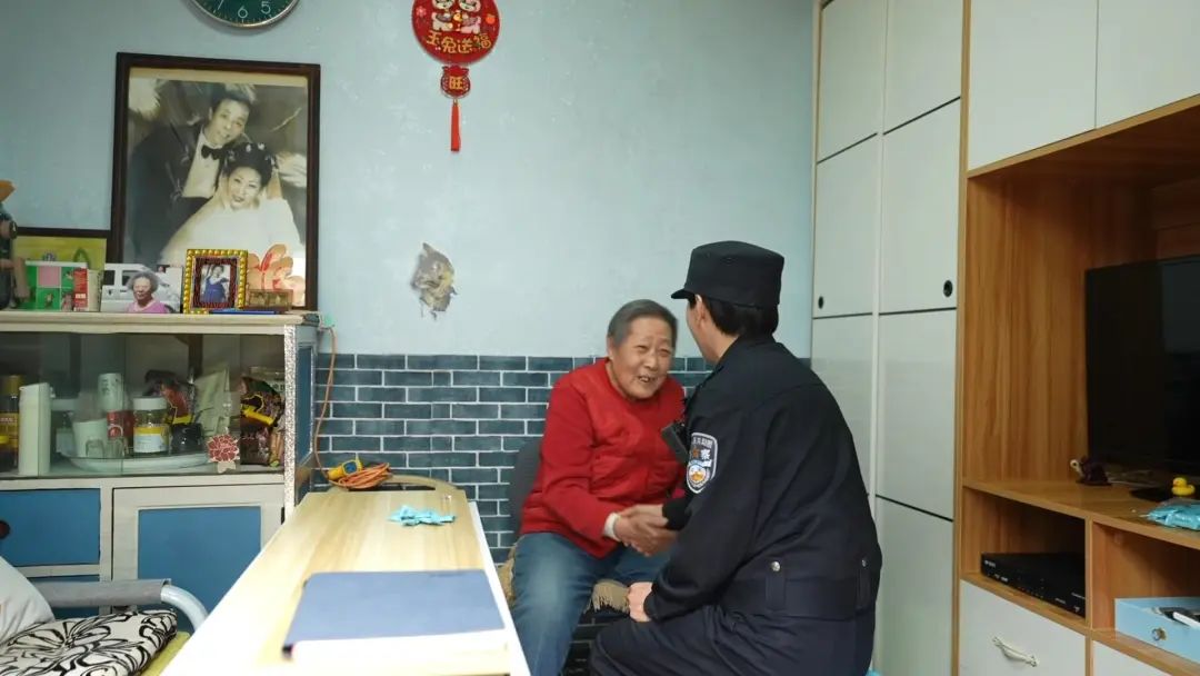 一个胡同女警和她的18年...