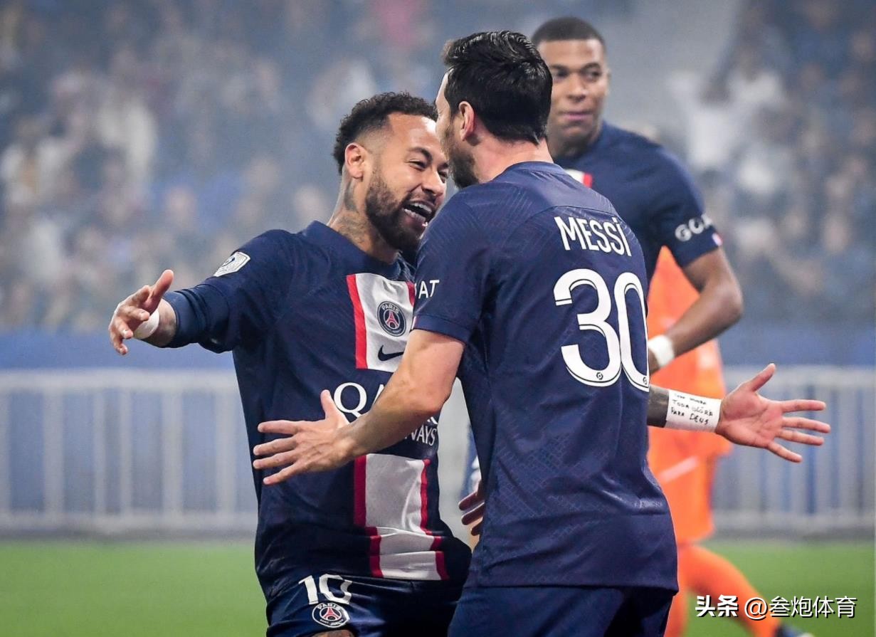 9场11球梅西再破门,梅西助攻姆巴佩和内马尔庆祝