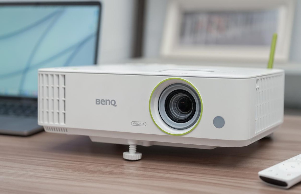 明基e540投影仪配什么幕布好,明基e520投影仪深度评测