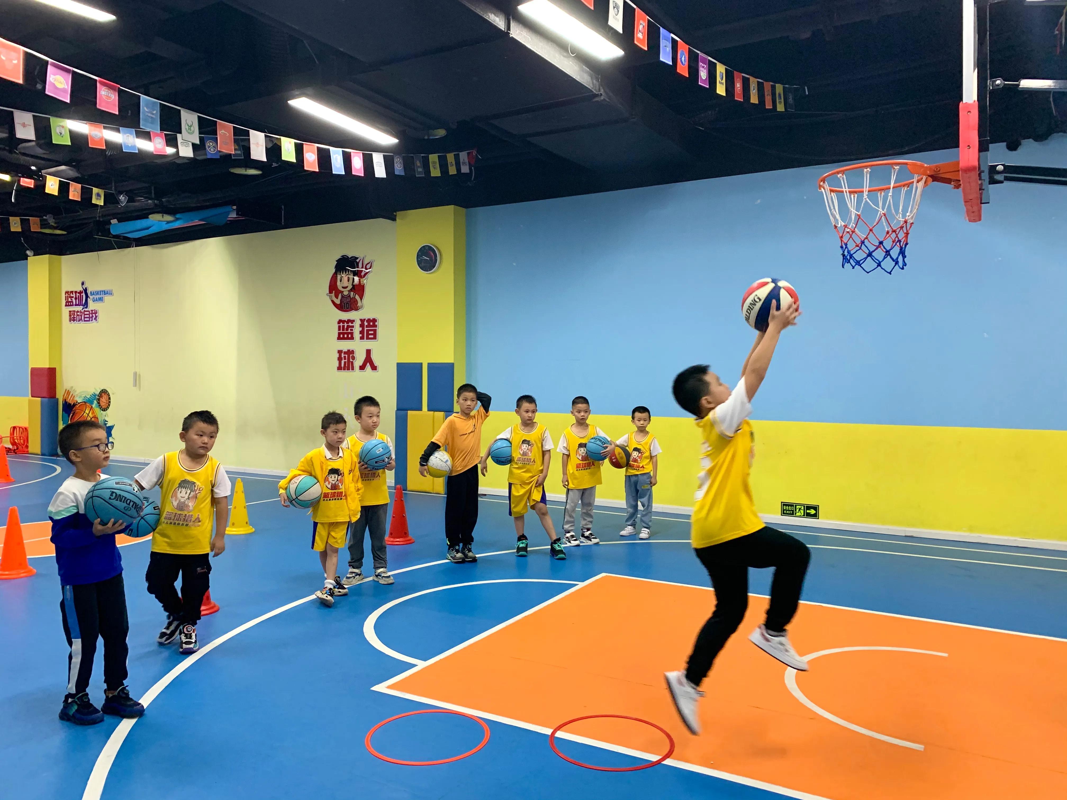 提高篮球的战术训练用什么方法,篮球场上的小动作和技巧