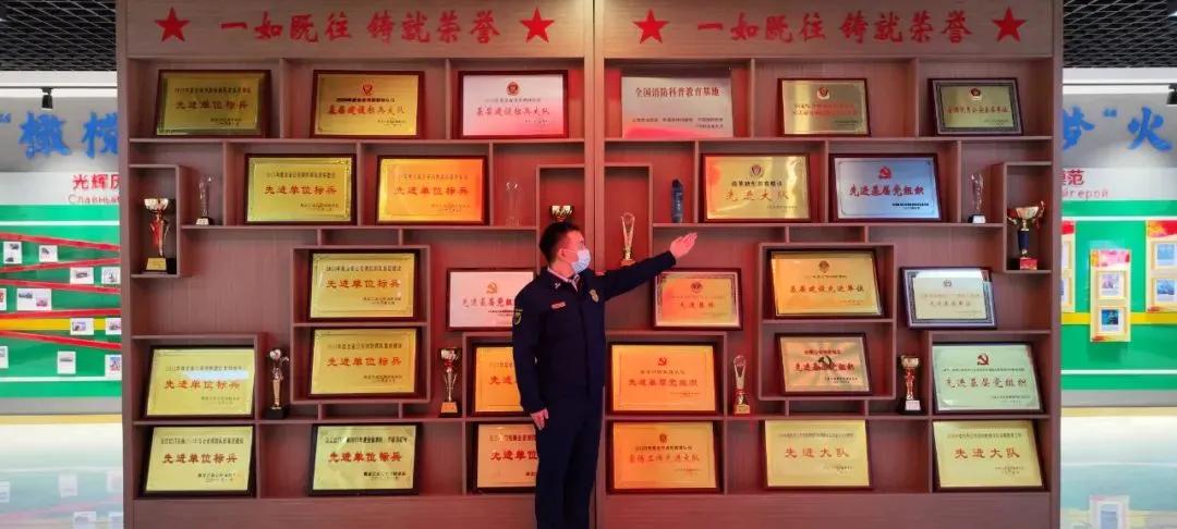 消防春节不打烊坚守一线保平安,消防员春节我在岗守护万家灯火