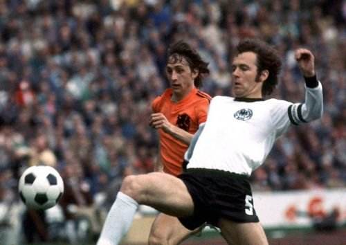 足坛公认的历史地位,足坛历史地位排名谁评判的