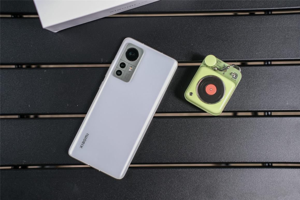 想要手机用上五年不换，建议一步到位，目前这三款手机可以满足