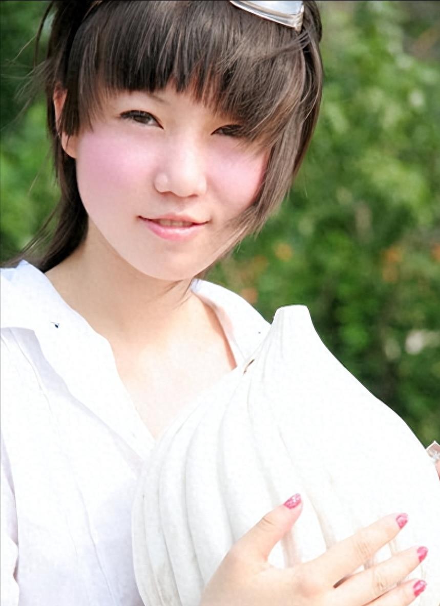 “最红裸模”*筱雨张**：22岁时拍写真火爆全网，如今将近40岁仍单身