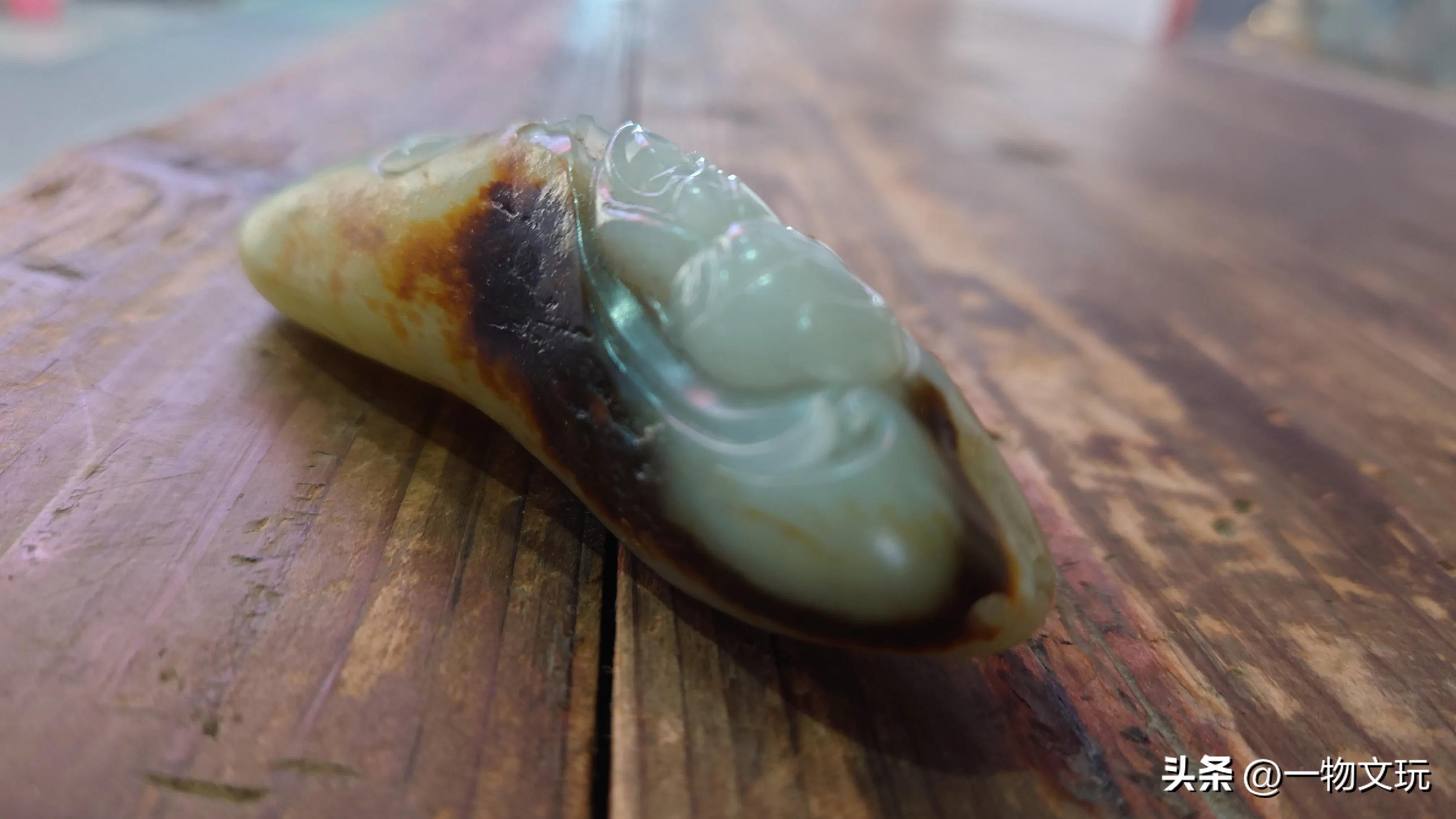 和田玉红绿混色真的假的,和田玉真假荧光对比