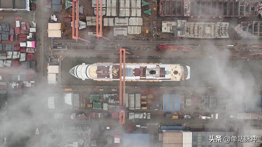 首艘国产大型邮轮移泊至上海,首艘国产大型邮轮拟返程