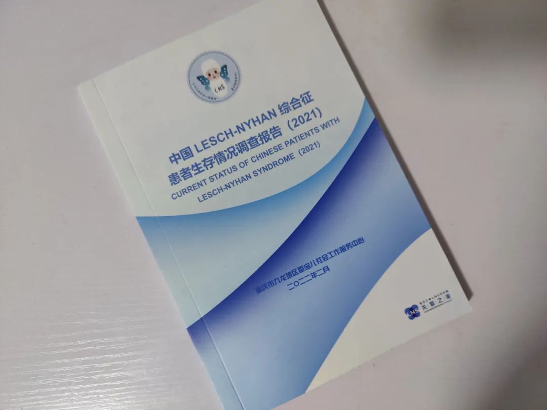 男童喜咬手指甲被诊为自毁容貌症,5岁男孩患自毁容貌症