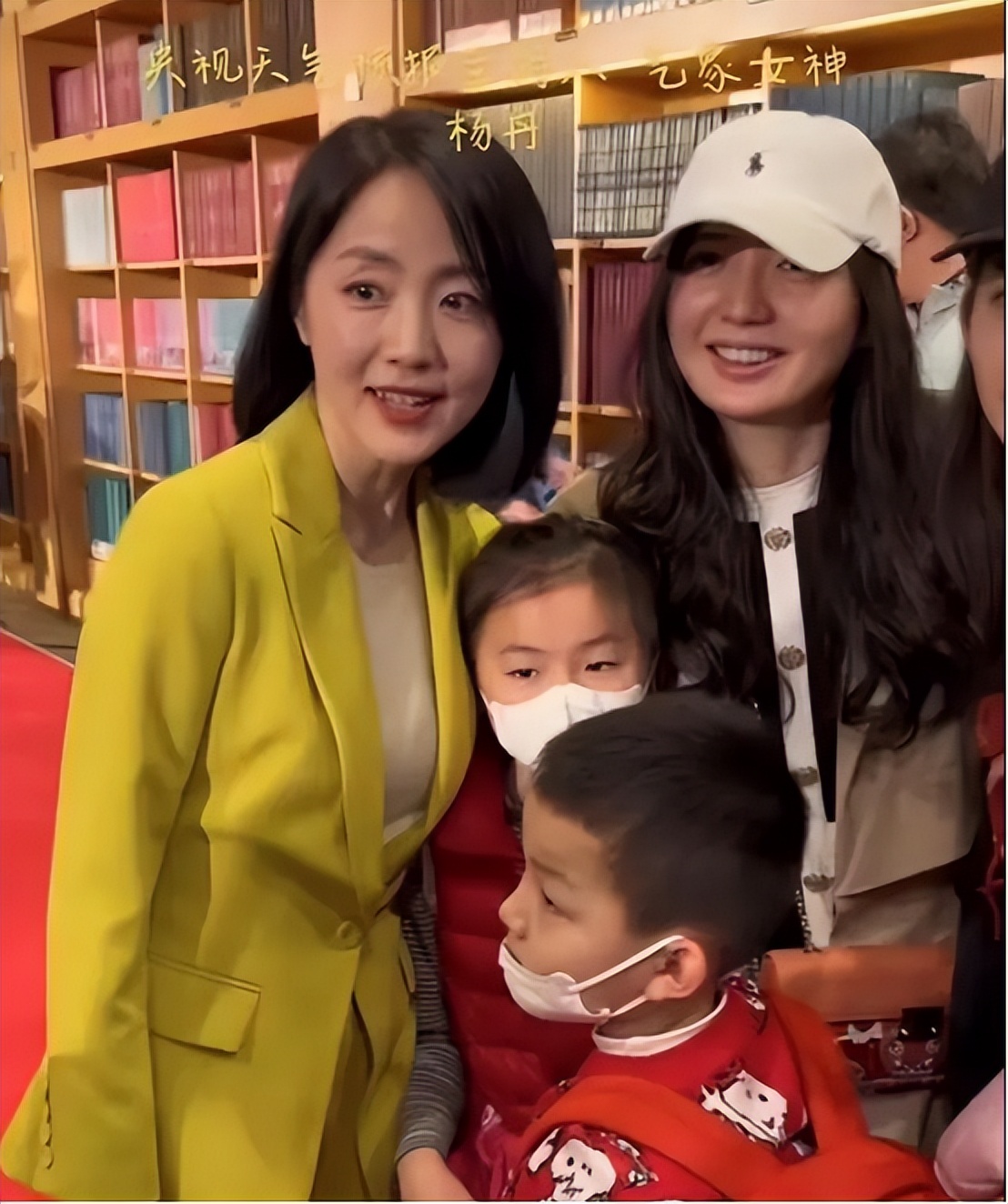 央视气象一姐杨丹近照曝光,央视气象女神杨丹私下露面