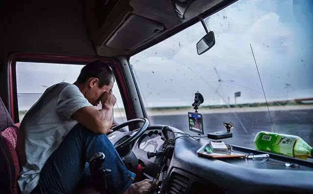 卡车司机究竟要面临哪些困难,卡车司机最赚钱职业