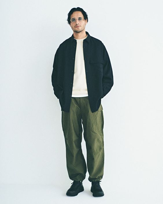 黄杏色和军绿色哪个不过时,军绿色裤子如何穿出高级感