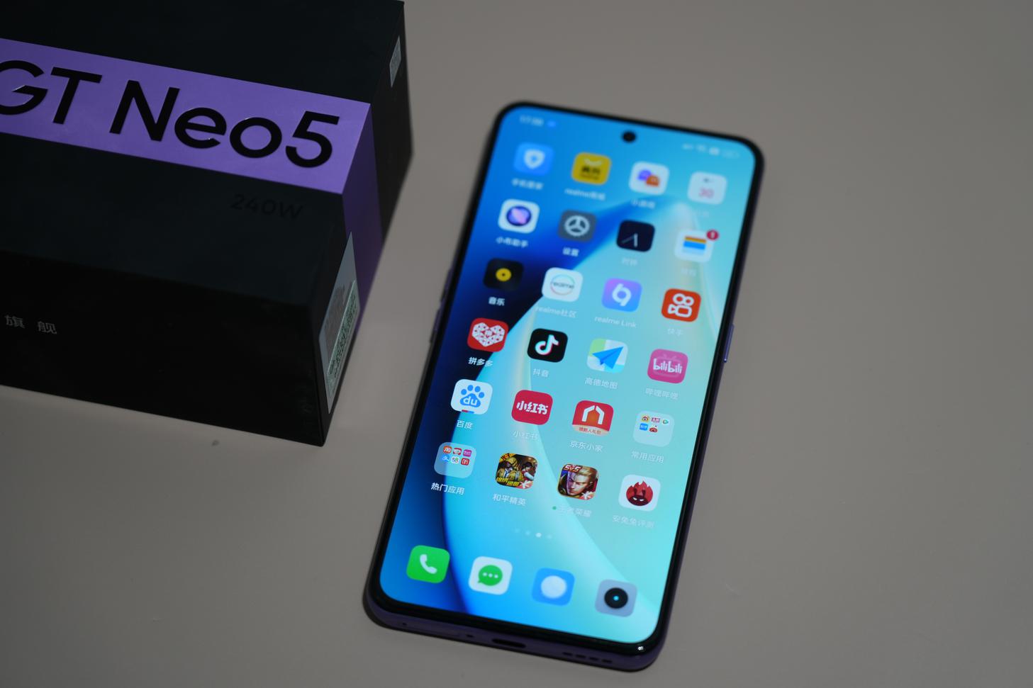 真我gtneo2t和真我gtneo闪速版,真我gtneo5将搭载240w快充