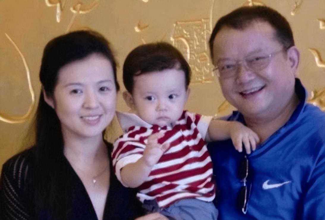 歌手成方圆年轻时候的照片,成方圆是80年代的当红歌星