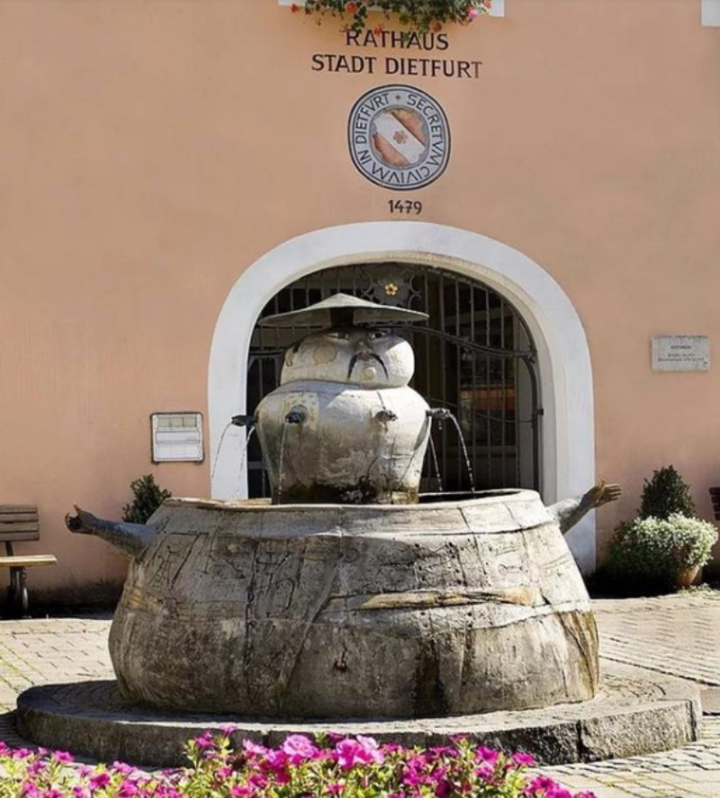 欧洲最奇葩小镇,欧洲小镇中国人