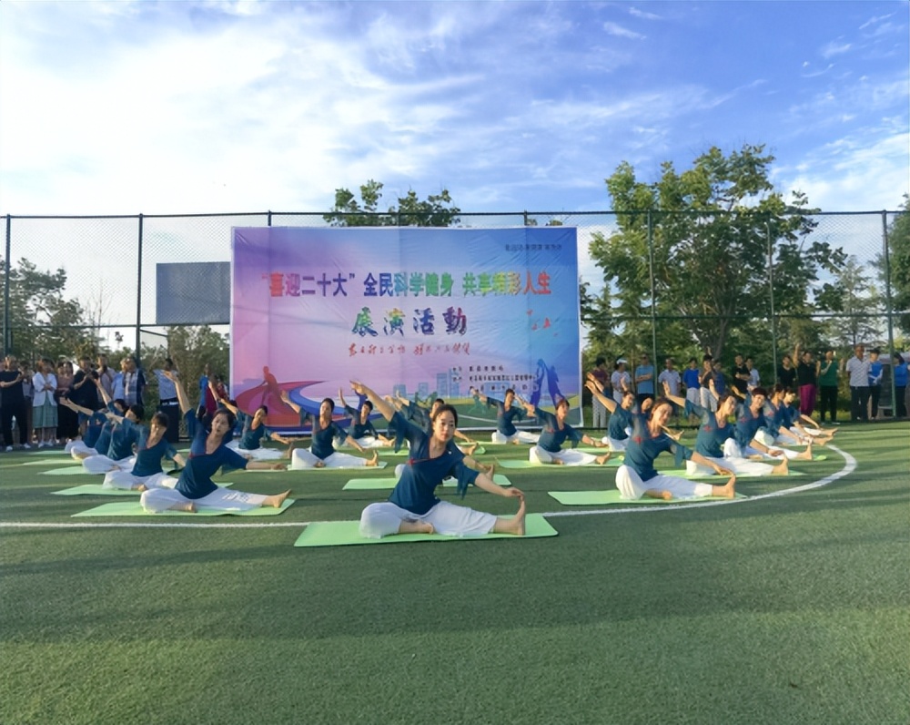 我县开展全民健身系列展演活动,全民健身运动会暨民俗文化展演