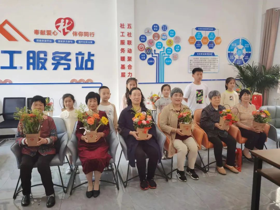 送温暖献爱心社区志愿服务活动,关爱社区老人送温暖