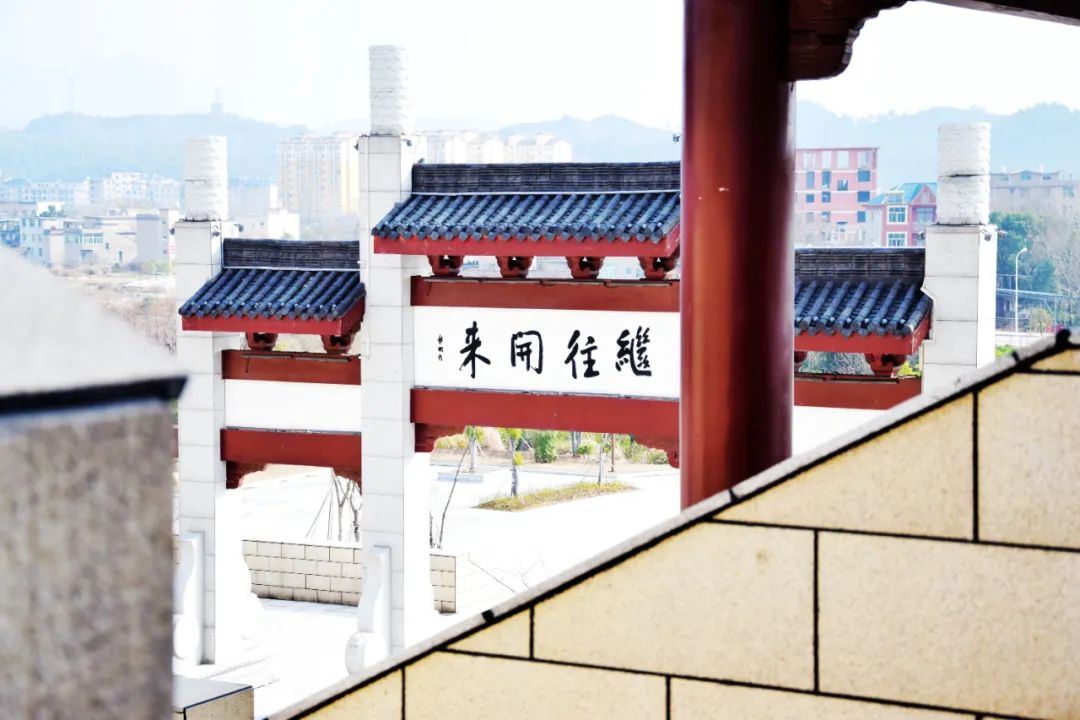 【上饶天下SHOW之铅山县】百年浮桥沧桑，百里信江画廊，辛弃疾巨雕缘何背城北望？