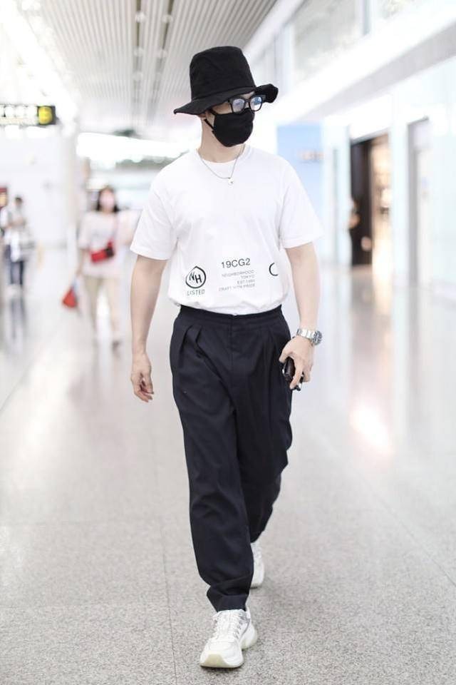 经典白t恤怎么穿时髦又好看,白色宽松简约短袖t恤怎么搭配