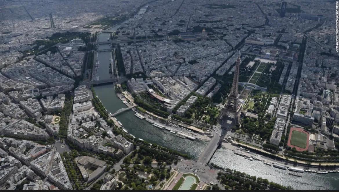 读CNN学英语：埃菲尔铁塔年久失修