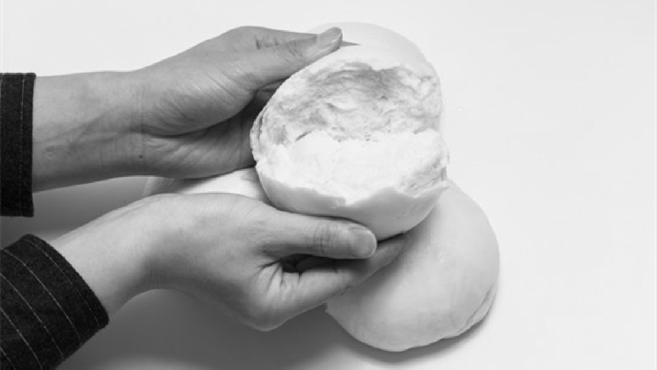 1971年内蒙退伍军人帮助一老人,获赠小泥球,38年后发现价值2亿