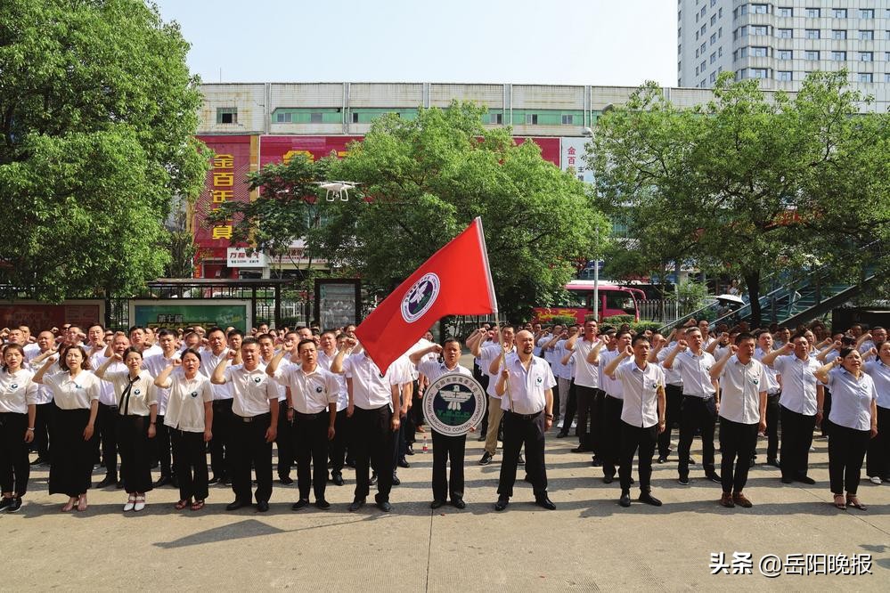 雁引愁心去山衔好月来上一句,雁引愁心去山衔好月来朗诵