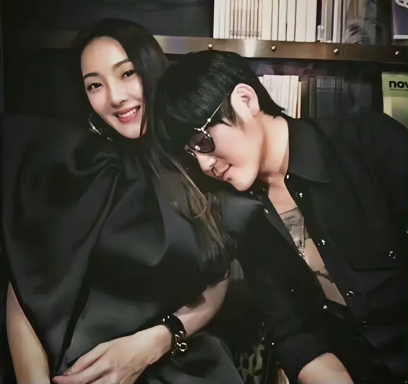 可算离了，这声恭喜美女摆脱酗酒男终于能说出口了