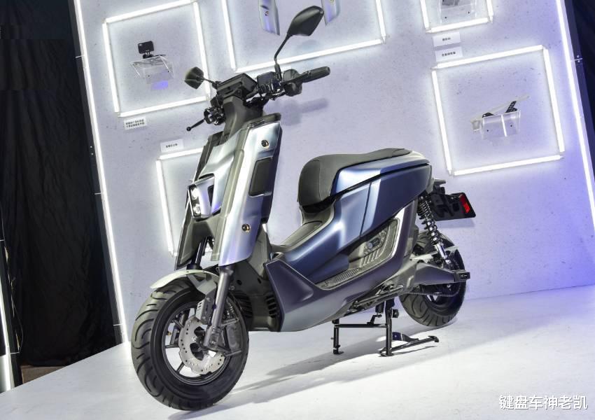 MT风格、水冷电机、链条传动,雅马哈电摩EMF上市,支持PBGN换电