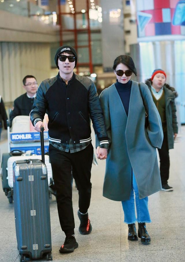 高圆圆穿上大衣有知性女人味了,高圆圆迪奥slay渔夫帽