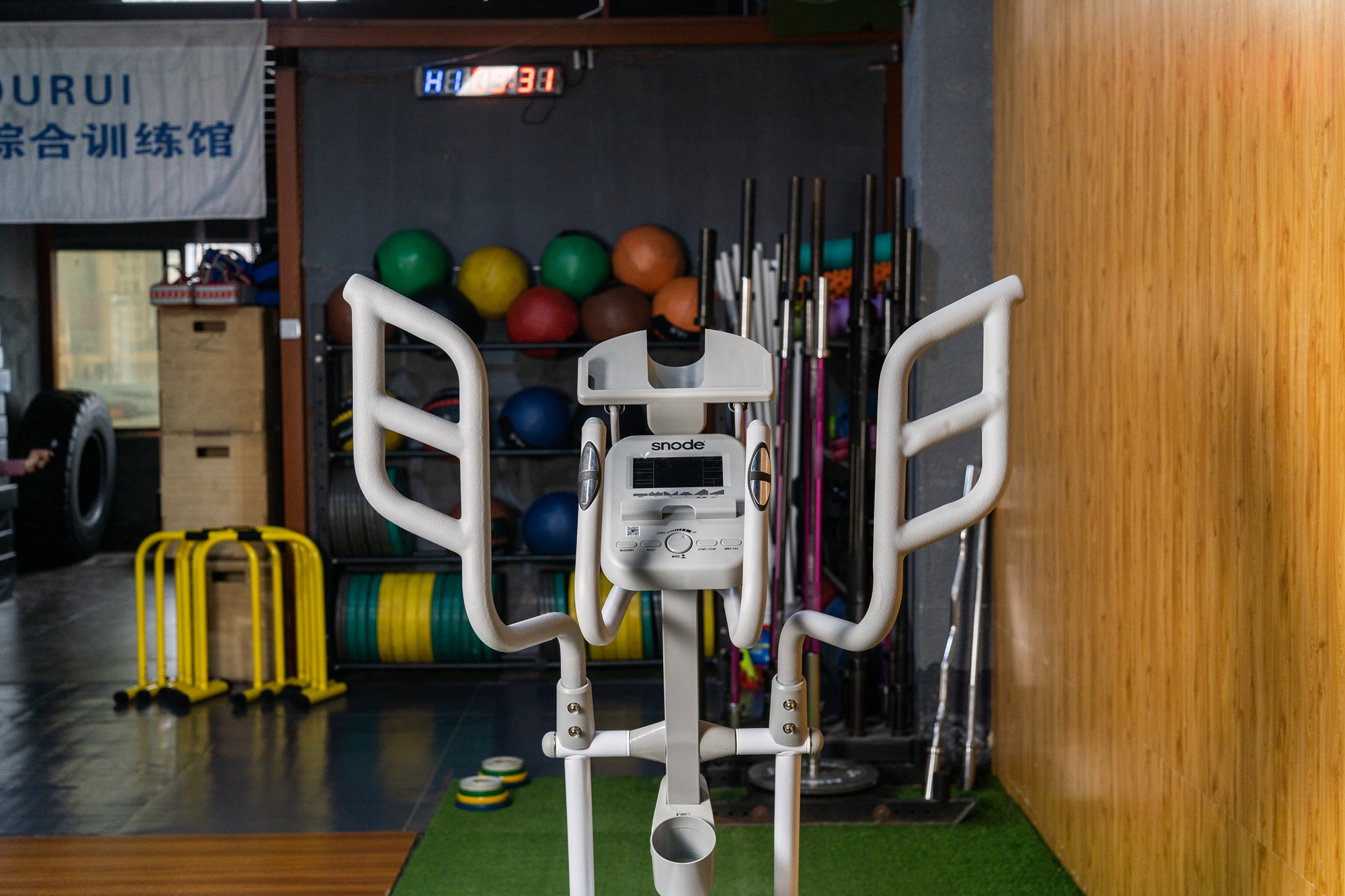 椭圆机相对跑步机的好处,椭圆机跑步机运动效果一样吗