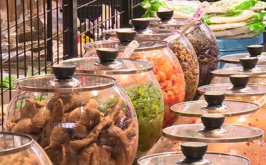 咸菜长了蛆虫还能吃吗,咸菜缸里生了蛆